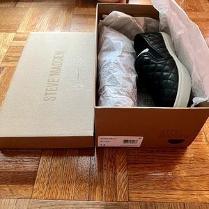 BNIB Brand new never worn Steve Madden Ecentrcq Black quilted slip on sneakers
